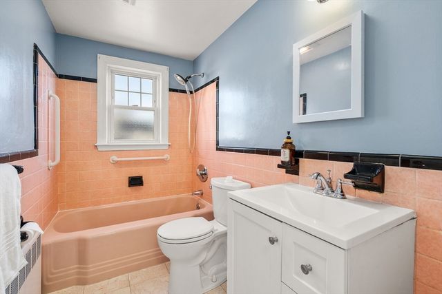 31 Potter Rd, Waltham, MA 02453