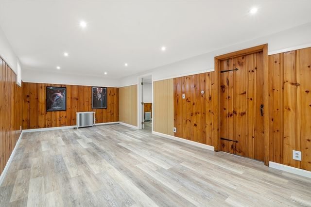 31 Potter Rd, Waltham, MA 02453