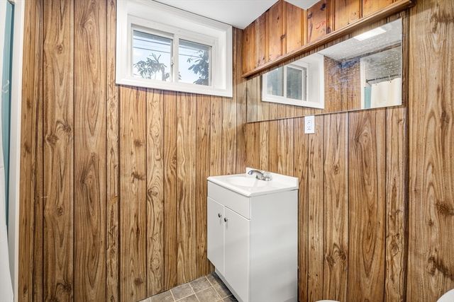 31 Potter Rd, Waltham, MA 02453