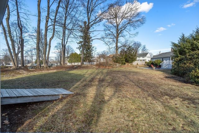 31 Potter Rd, Waltham, MA 02453