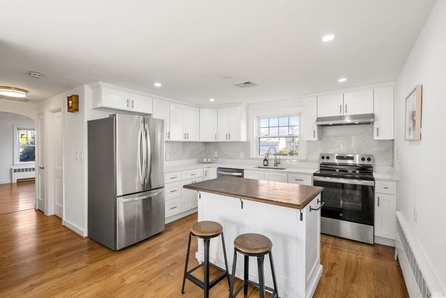 31 Potter Rd, Waltham, MA 02453