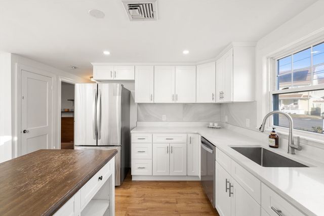 31 Potter Rd, Waltham, MA 02453