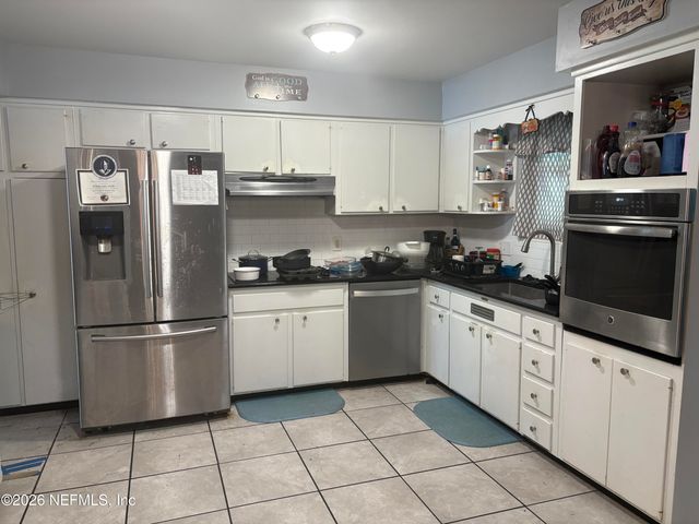 1311 GRANVDIEW Drive, Jacksonville, FL 32211