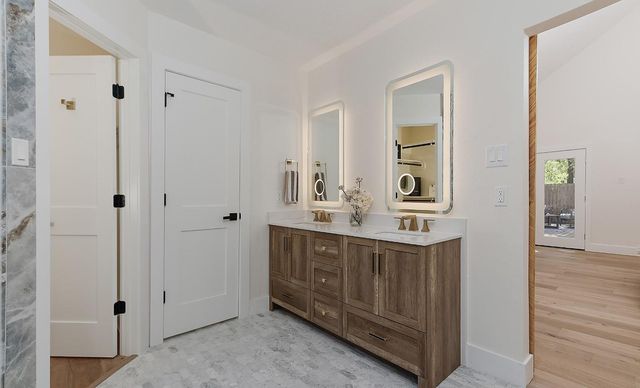 16 Crinkleroot Court, The Woodlands, TX 77380