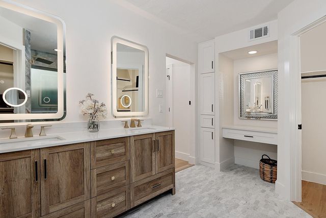 16 Crinkleroot Court, The Woodlands, TX 77380