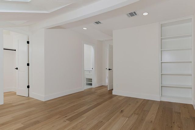 16 Crinkleroot Court, The Woodlands, TX 77380