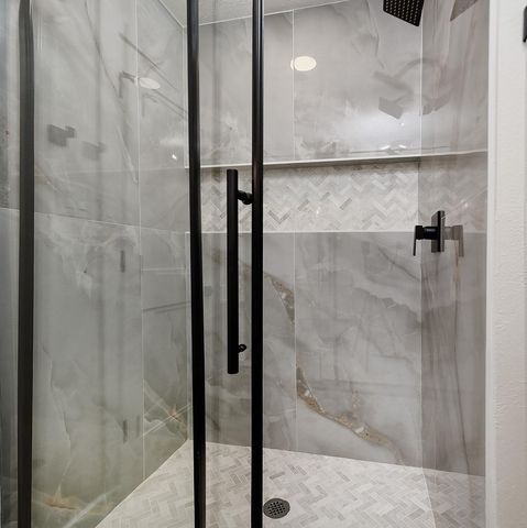 16 Crinkleroot Court, The Woodlands, TX 77380