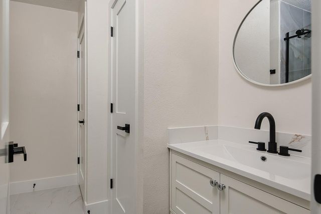 16 Crinkleroot Court, The Woodlands, TX 77380