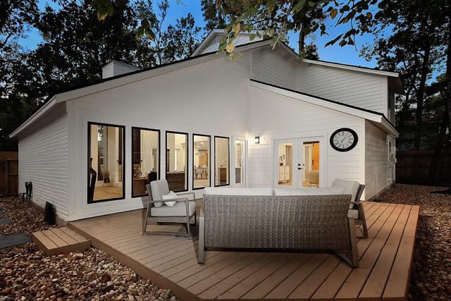 16 Crinkleroot Court, The Woodlands, TX 77380