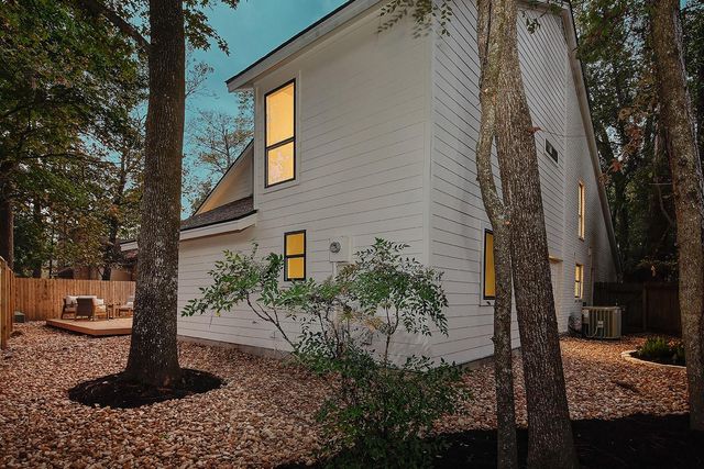 16 Crinkleroot Court, The Woodlands, TX 77380