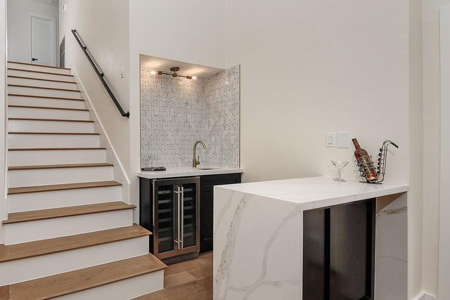 16 Crinkleroot Court, The Woodlands, TX 77380