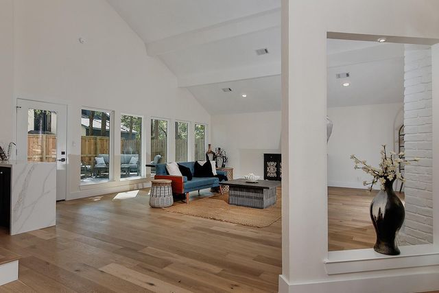 16 Crinkleroot Court, The Woodlands, TX 77380