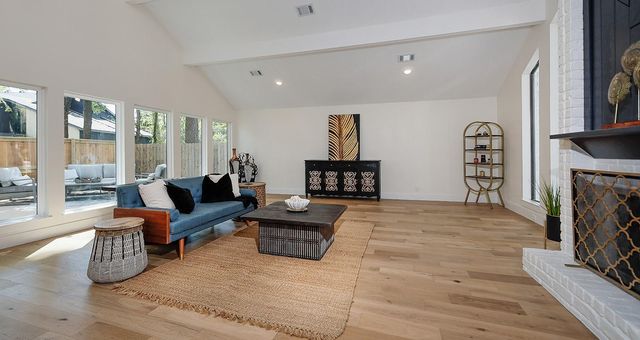 16 Crinkleroot Court, The Woodlands, TX 77380