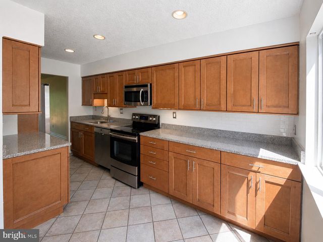 326 BRIGADE CT, Chesterbrook, PA 19087