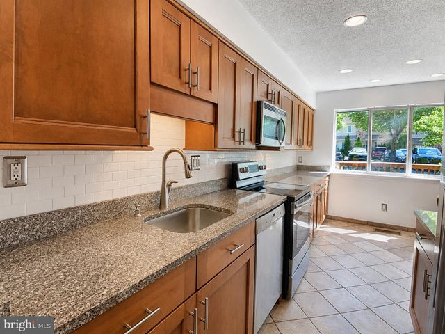 326 BRIGADE CT, Chesterbrook, PA 19087