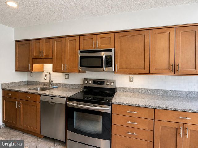 326 BRIGADE CT, Chesterbrook, PA 19087