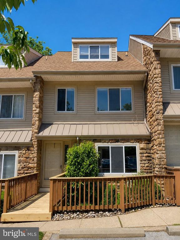 326 BRIGADE CT, Chesterbrook, PA 19087