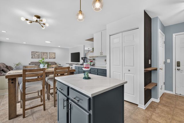 25102 Presidential Avenue, Plainfield, IL 60544
