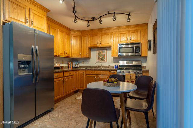 77 Tamarack Trail, Saratoga Springs, NY 12866