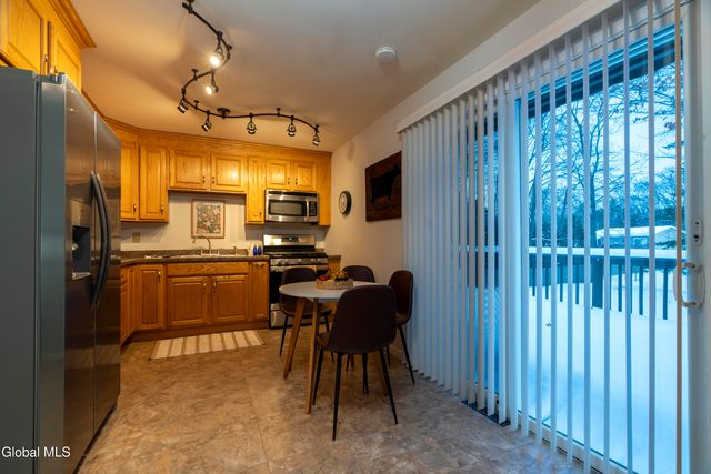 77 Tamarack Trail, Saratoga Springs, NY 12866