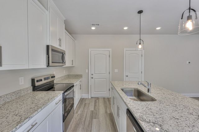 1753 Flora Grove, Hermitage, TN 37076