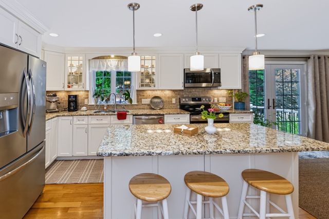 44 Clark Rd, Sturbridge, MA 01518