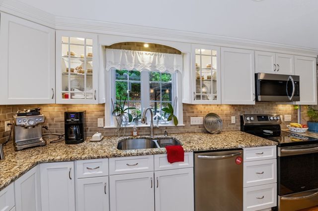 44 Clark Rd, Sturbridge, MA 01518