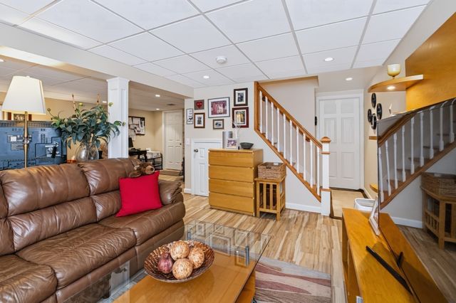44 Clark Rd, Sturbridge, MA 01518