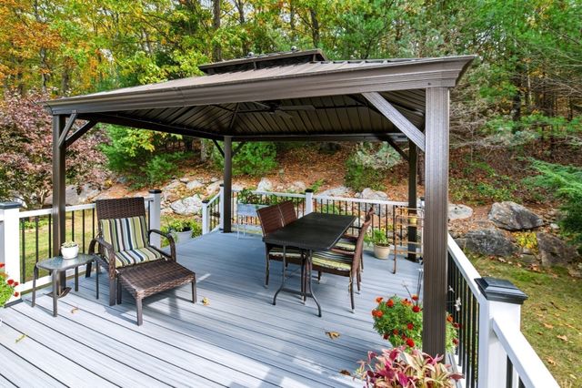 44 Clark Rd, Sturbridge, MA 01518