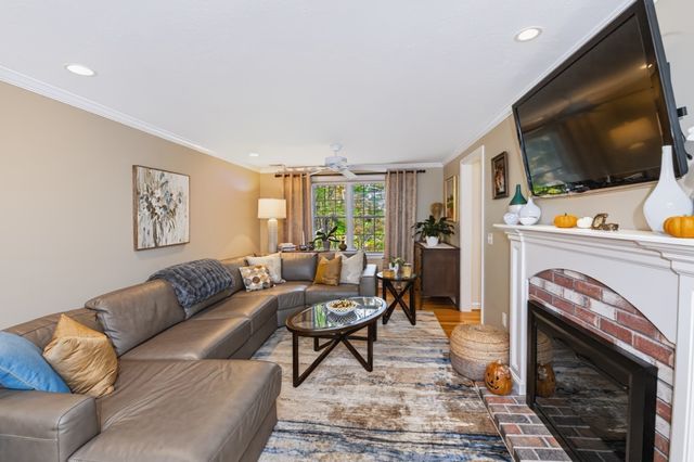 44 Clark Rd, Sturbridge, MA 01518