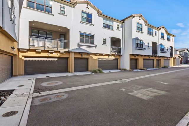 775 Santa Cecilia, Sunnyvale, CA 94085