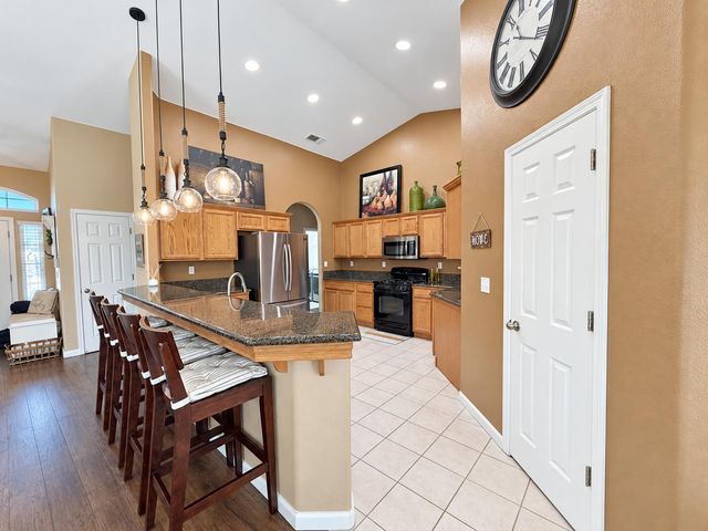 174 S Apricot Avenue, Fresno, CA 93727