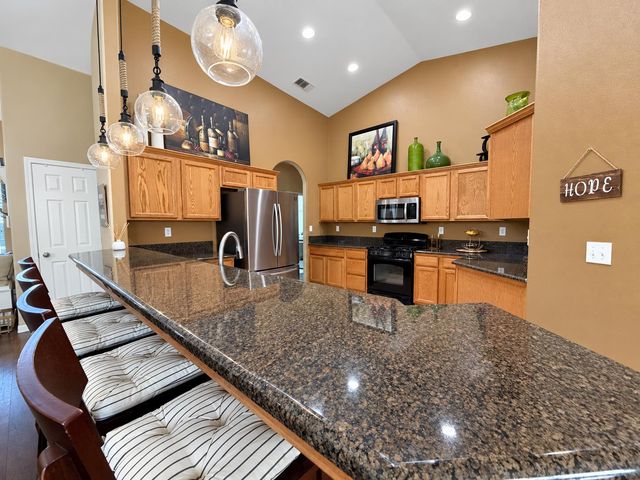 174 S Apricot Avenue, Fresno, CA 93727
