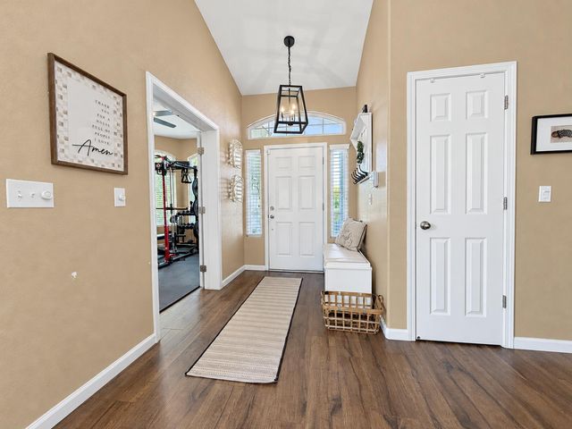 174 S Apricot Avenue, Fresno, CA 93727