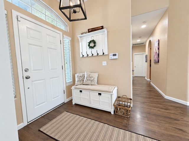 174 S Apricot Avenue, Fresno, CA 93727