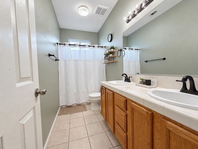 174 S Apricot Avenue, Fresno, CA 93727
