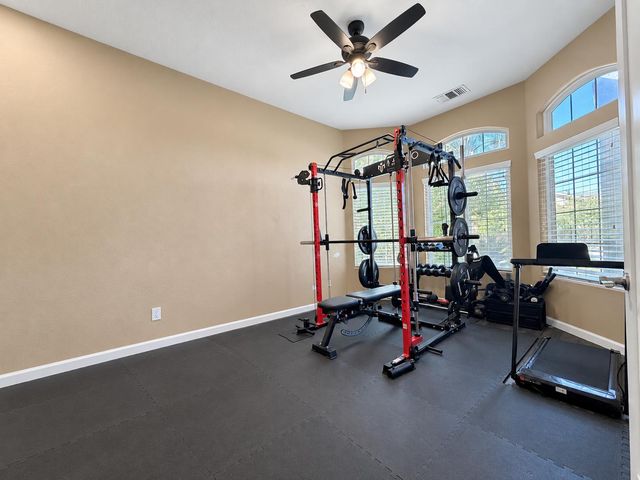 174 S Apricot Avenue, Fresno, CA 93727