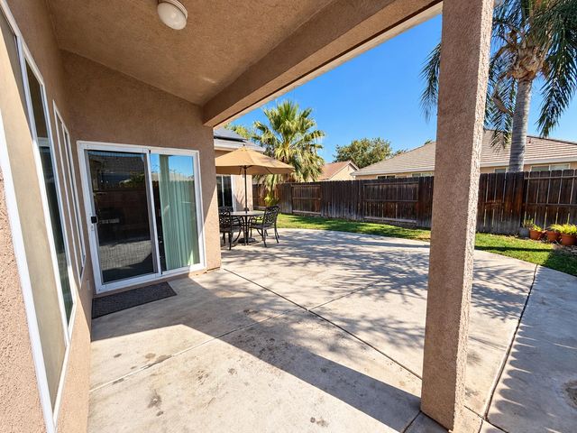 174 S Apricot Avenue, Fresno, CA 93727