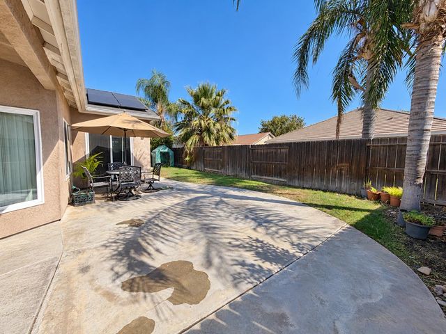 174 S Apricot Avenue, Fresno, CA 93727