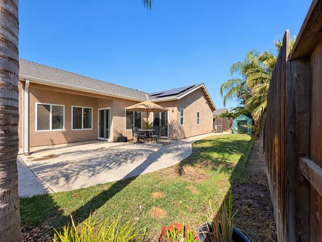 174 S Apricot Avenue, Fresno, CA 93727