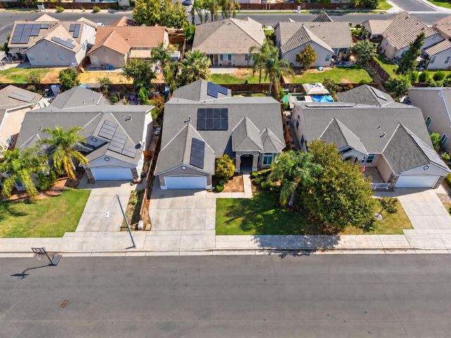 174 S Apricot Avenue, Fresno, CA 93727