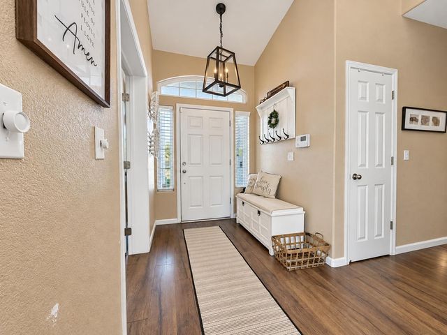 174 S Apricot Avenue, Fresno, CA 93727