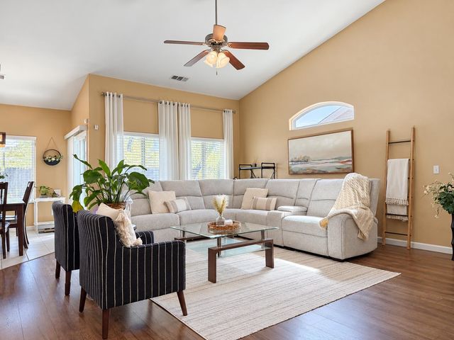 174 S Apricot Avenue, Fresno, CA 93727