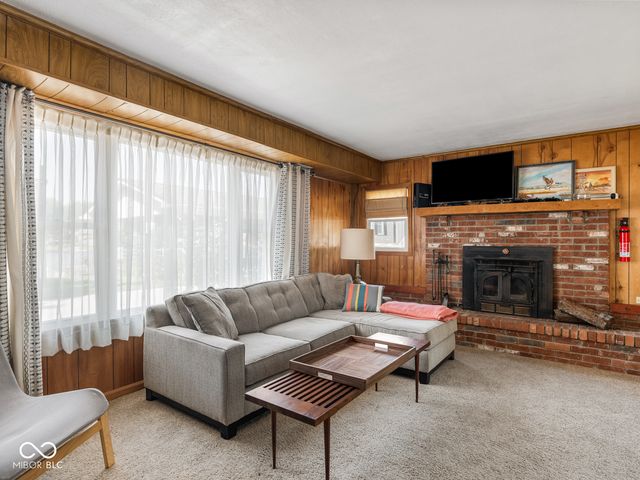 8691 S Slevins Drive, Nineveh, IN 46164