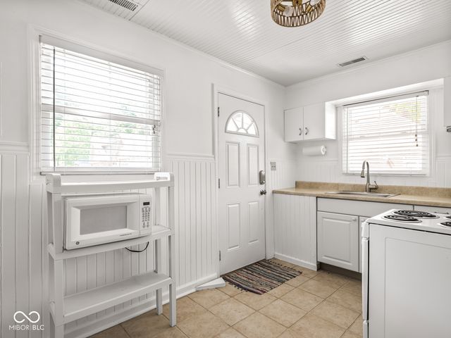 8691 S Slevins Drive, Nineveh, IN 46164