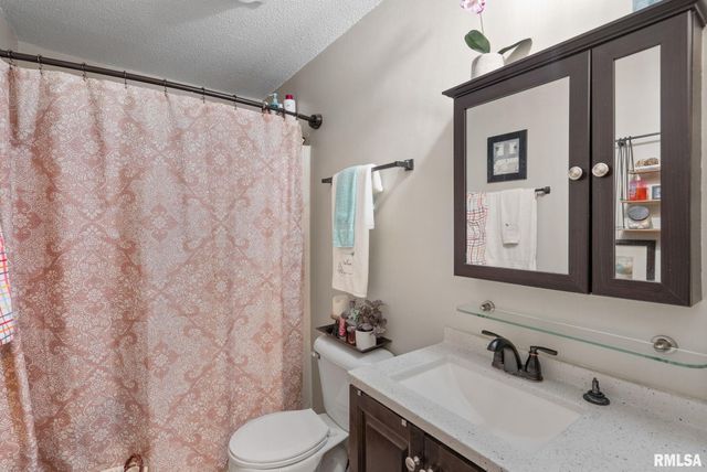 4661 HITCHING POST Court, Davenport, IA 52804