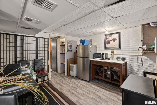 4661 HITCHING POST Court, Davenport, IA 52804