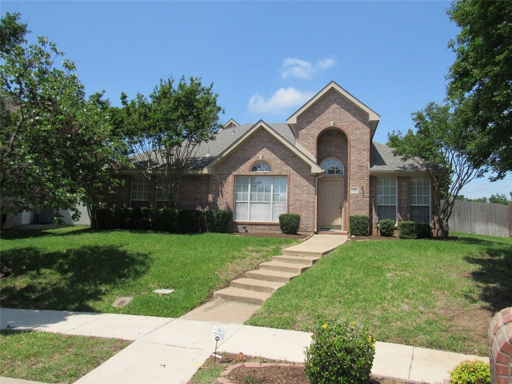 1689 SPARROW Court, Lewisville, TX 75077