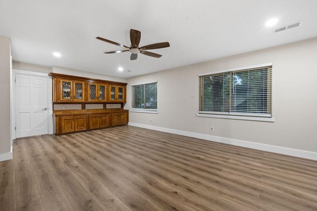 2903 Crystal Falls Drive, Kingwood, TX 77345