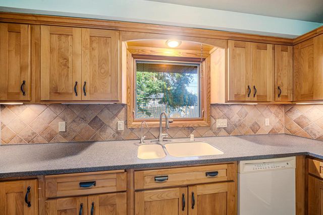 1708 N LINWOOD AVENUE, Appleton, WI 54914